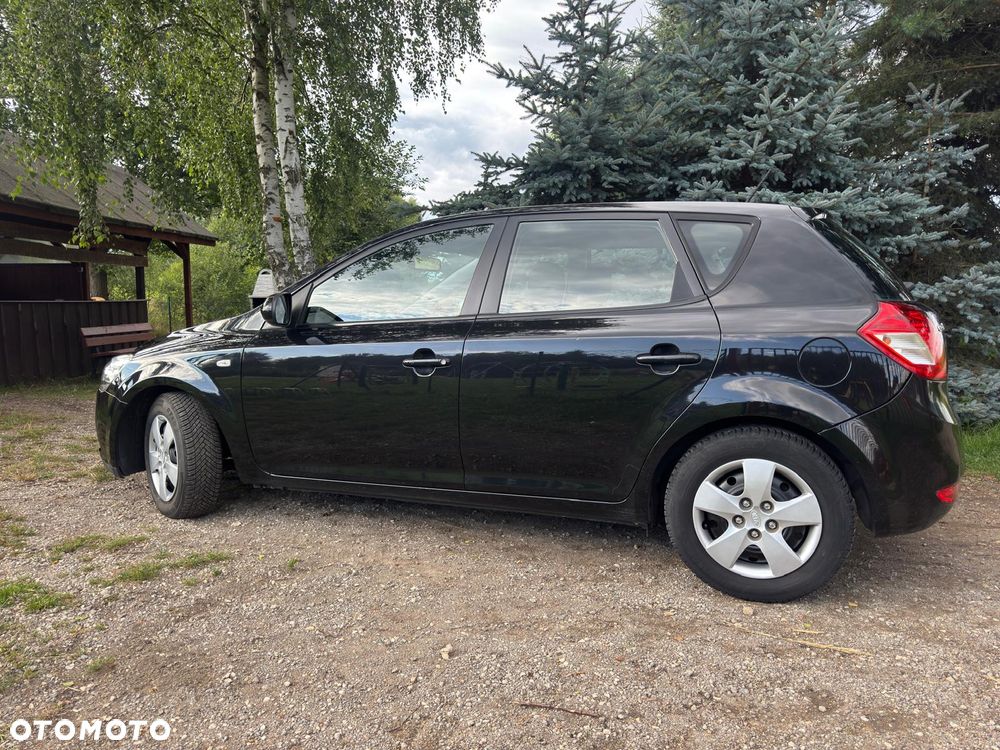 Kia Ceed - 16