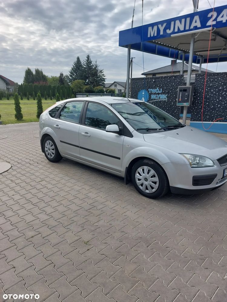 Ford Focus 1.6 Ambiente - 4