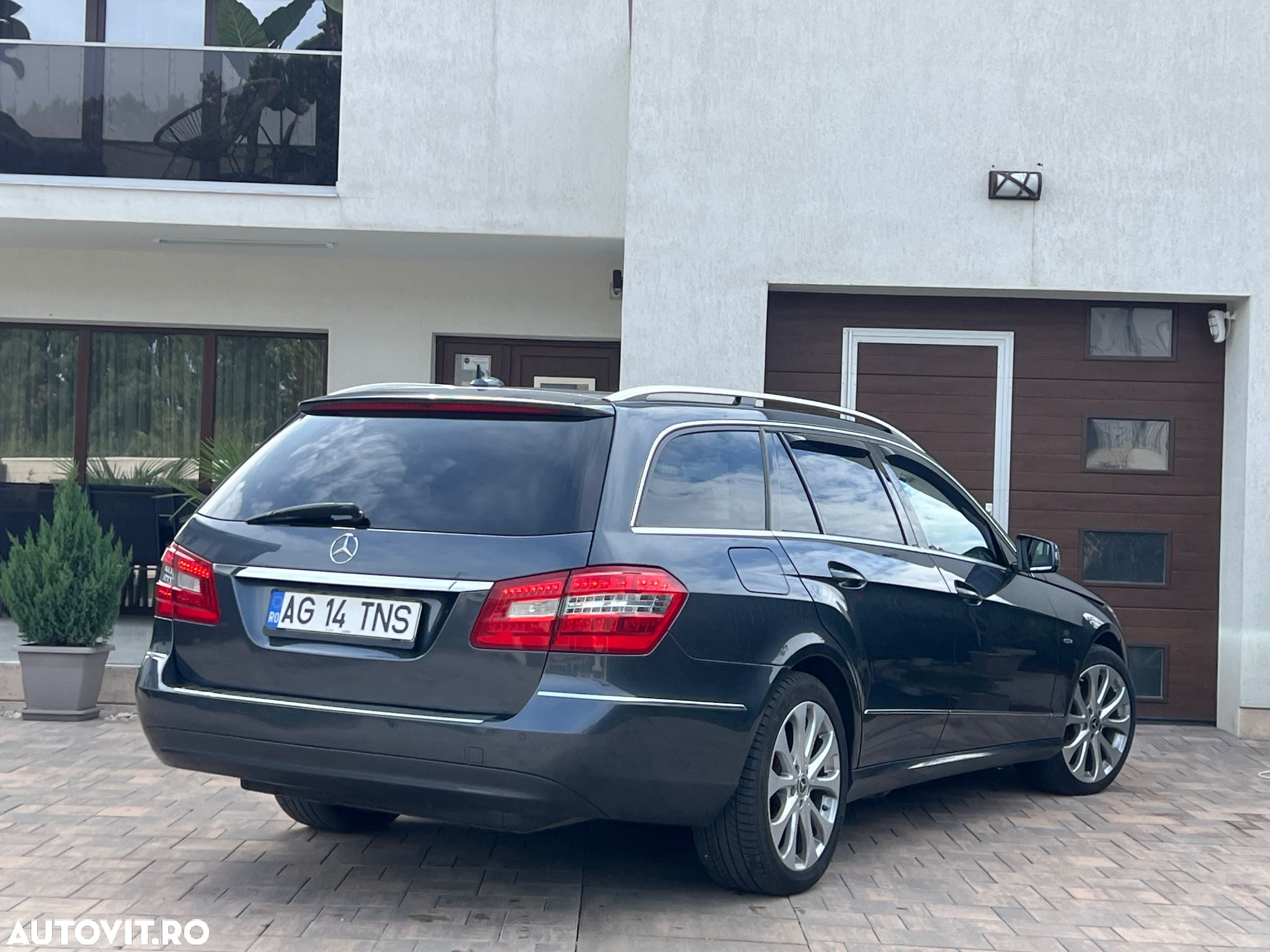 Mercedes-Benz E 200 T BlueTEC 7G-TRONIC Elegance - 4