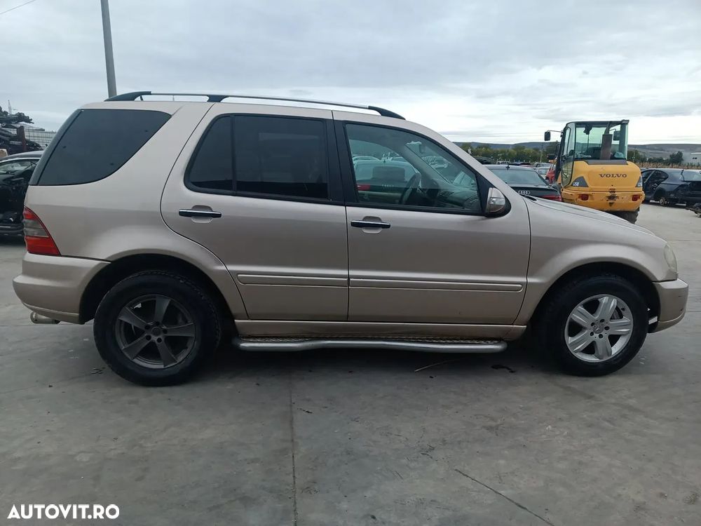 Dezmembrari / Dezmembrez Mercedes Clasa ML (W163) 2.7 cutie viteze automată cod culoare 693 (MANUFAKTUR bej travertin - vopsea metalizată - 3