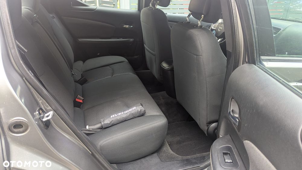Dodge Avenger - 22