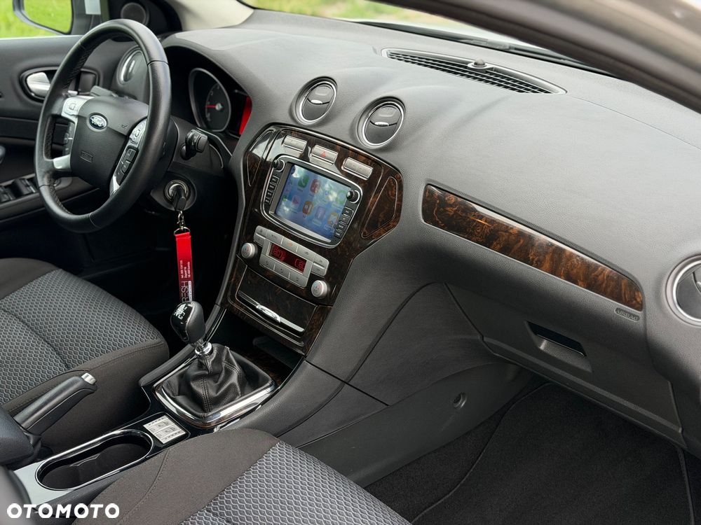 Ford Mondeo 2.5 Ghia - 18