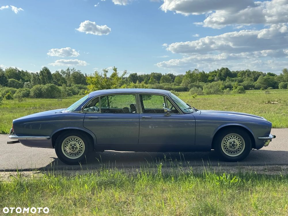 Jaguar XJ - 14