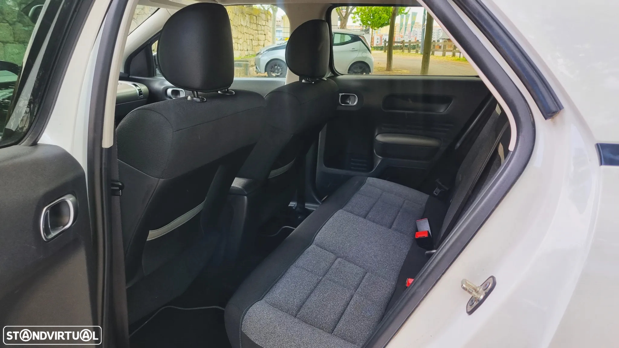 Citroën C4 Cactus 1.2 PureTech Feel Business - 24