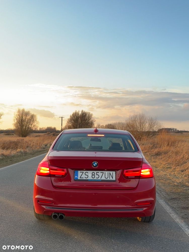 BMW Seria 3 330i M Sport - 3