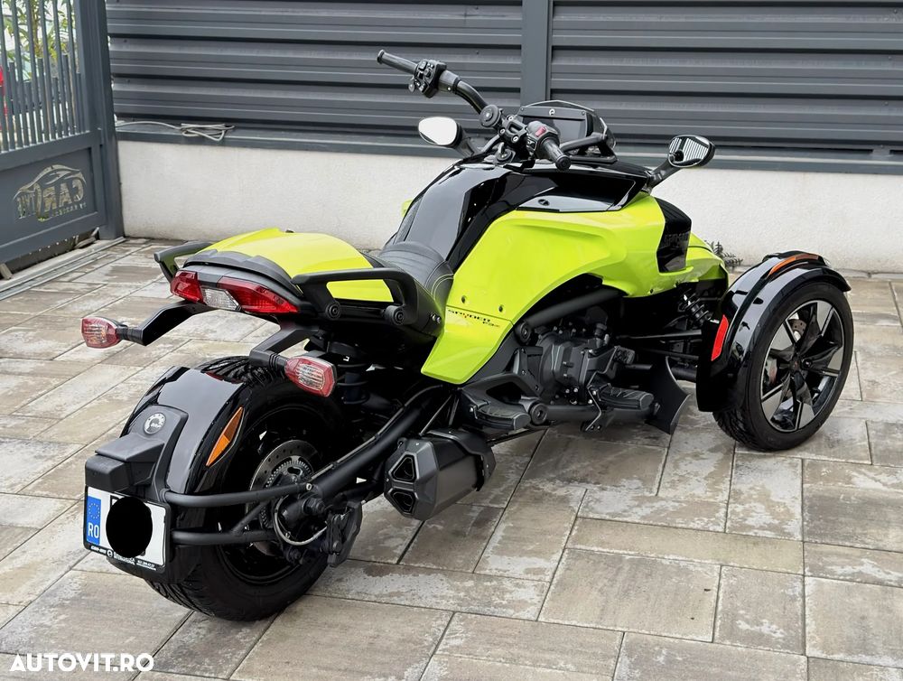 Can-Am Spyder - 2