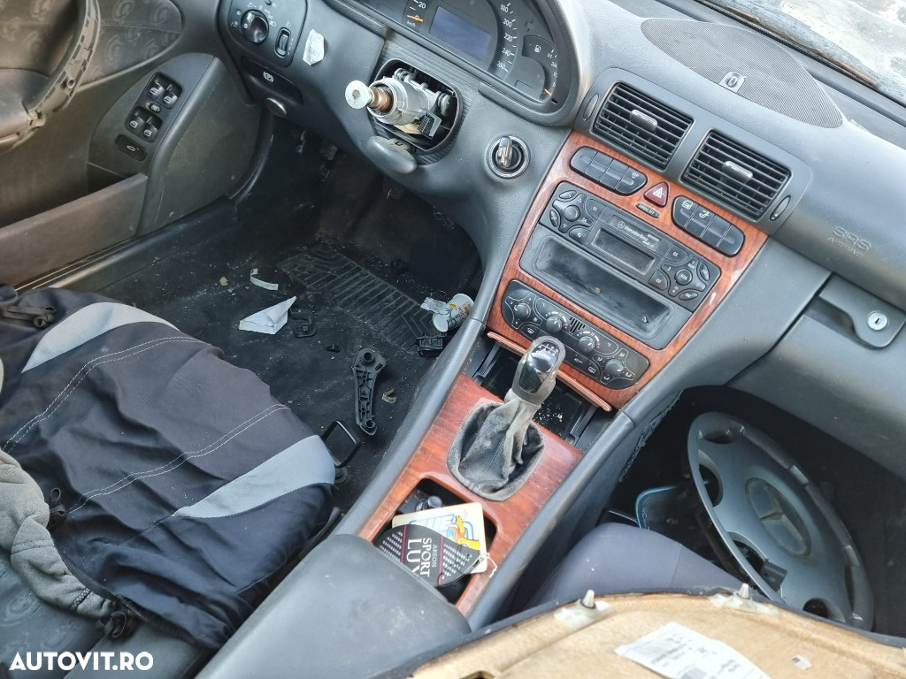 Dezmembrez Mercedes c class w203 c200 motor 2.2cdi  om611.962  136CP Volan STANGA xenon trapa bara fata spate usa aripa dreapta spate telescop far tripla cutie de viteze manuala dezmembrari - 5