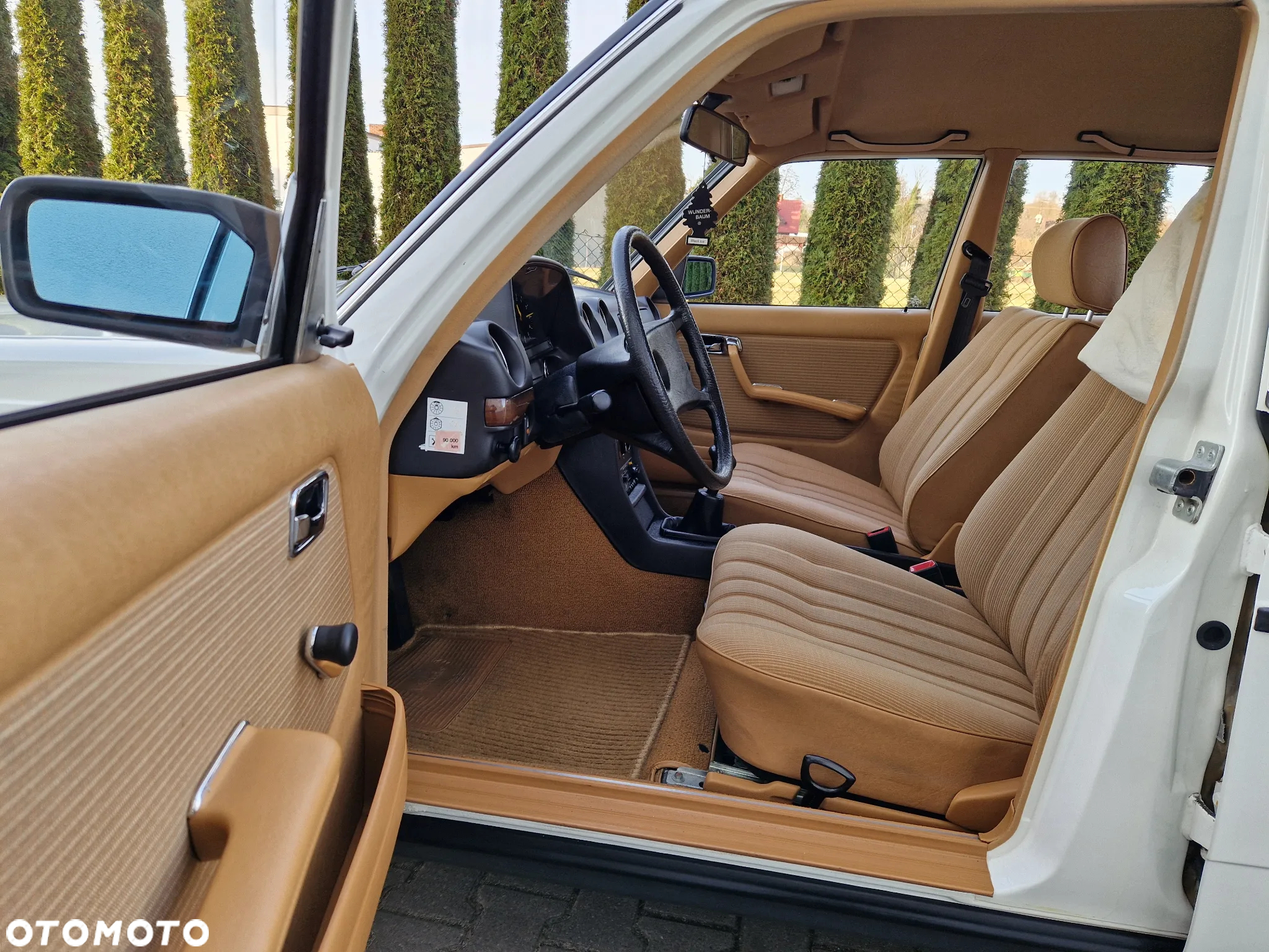 Mercedes-Benz W123 - 20