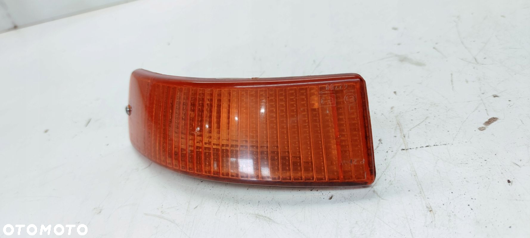 KIERUNKOWSKAZ ZE ZDERZAKA LEWY AUDI 80 B4 895953049A - 4