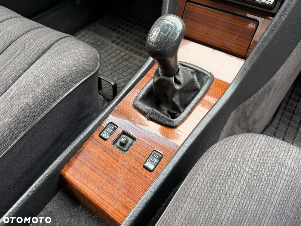 Mercedes-Benz W124 (1984-1993) - 13