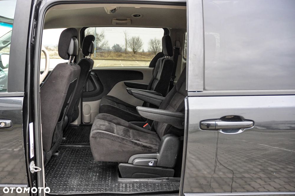 Dodge Grand Caravan - 8