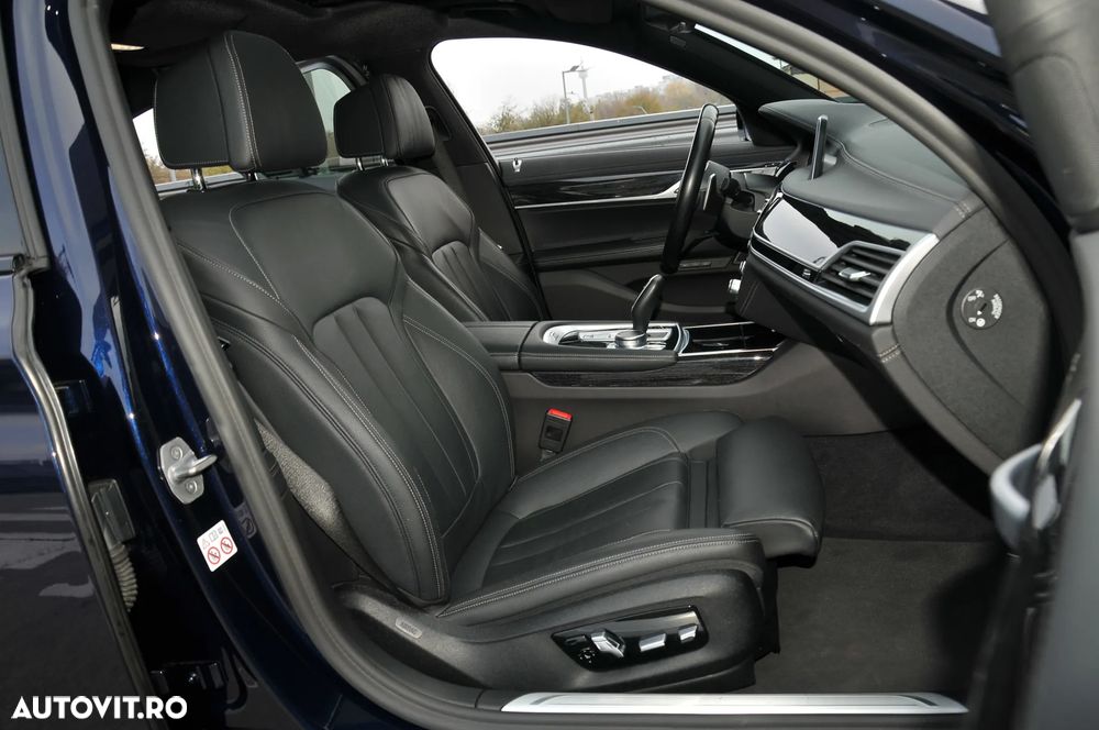BMW Seria 7 730d xDrive MHEV - 13