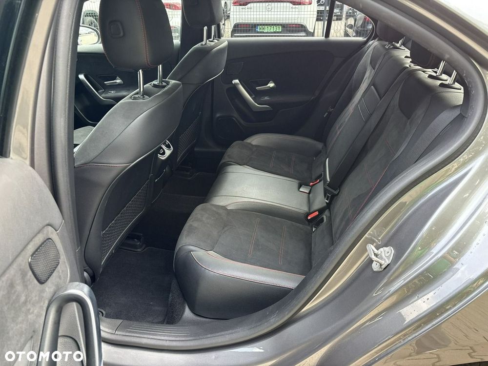 Mercedes-Benz Klasa A 220 4-Matic AMG Line 7G-DCT - 19