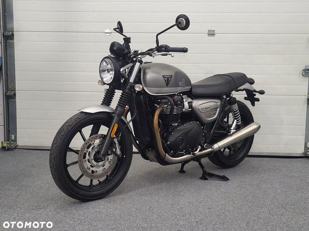 Triumph Street Twin - 1