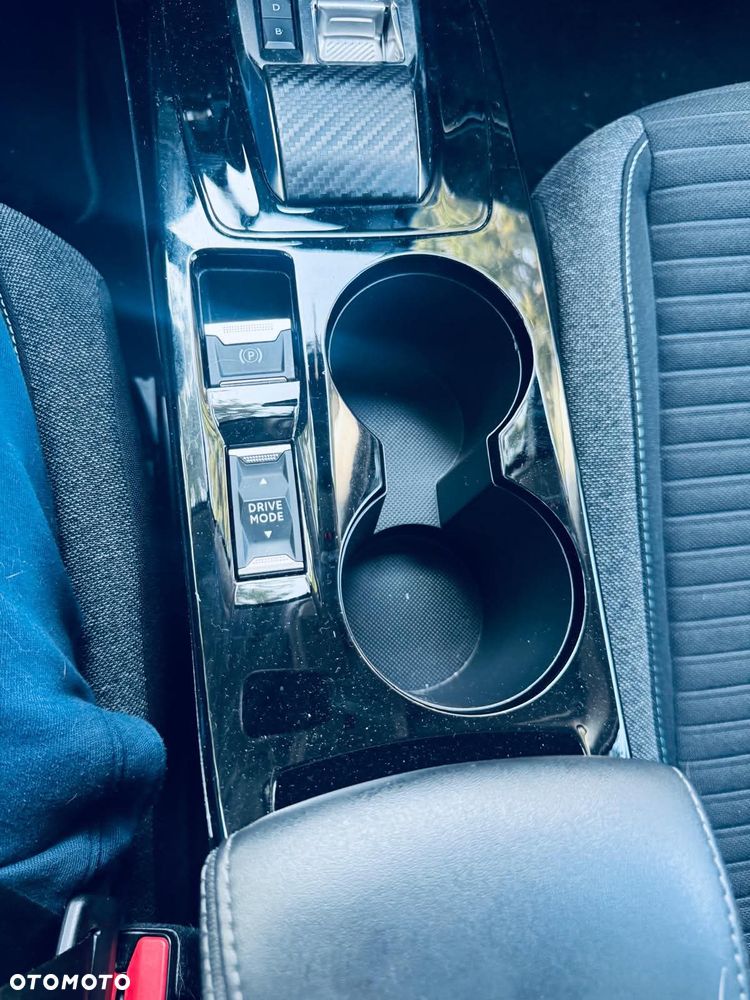 Peugeot 208 - 14