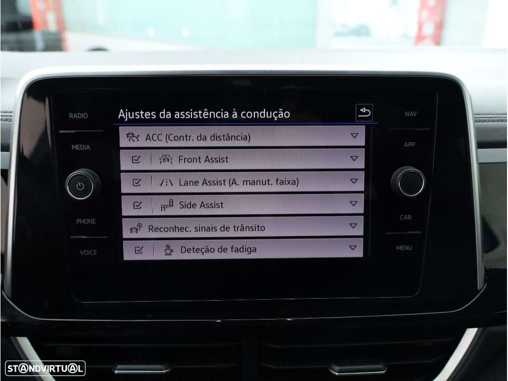 VW T-Roc 2.0 TDI R-Line DSG - 36