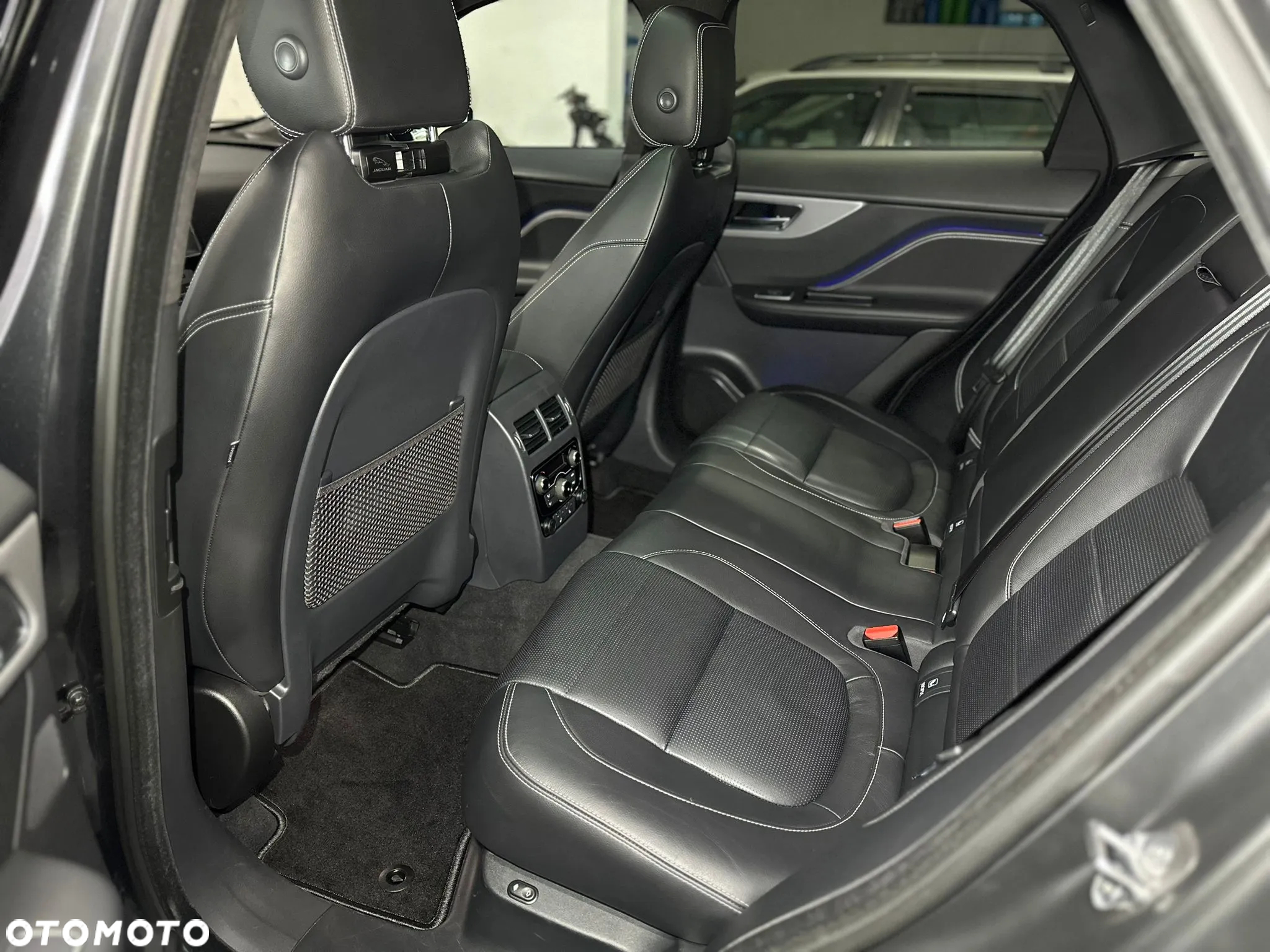 Jaguar F-Pace 3.0 V6 AWD S - 19