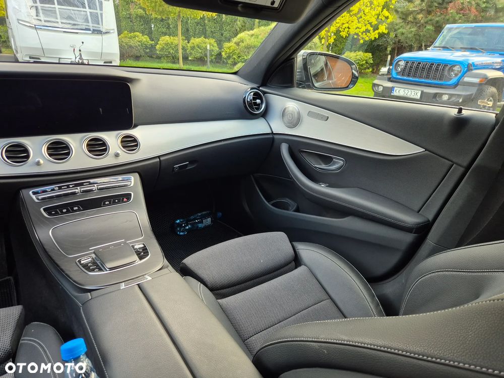 Mercedes-Benz Klasa E 220 d 4-Matic Exclusive - 28