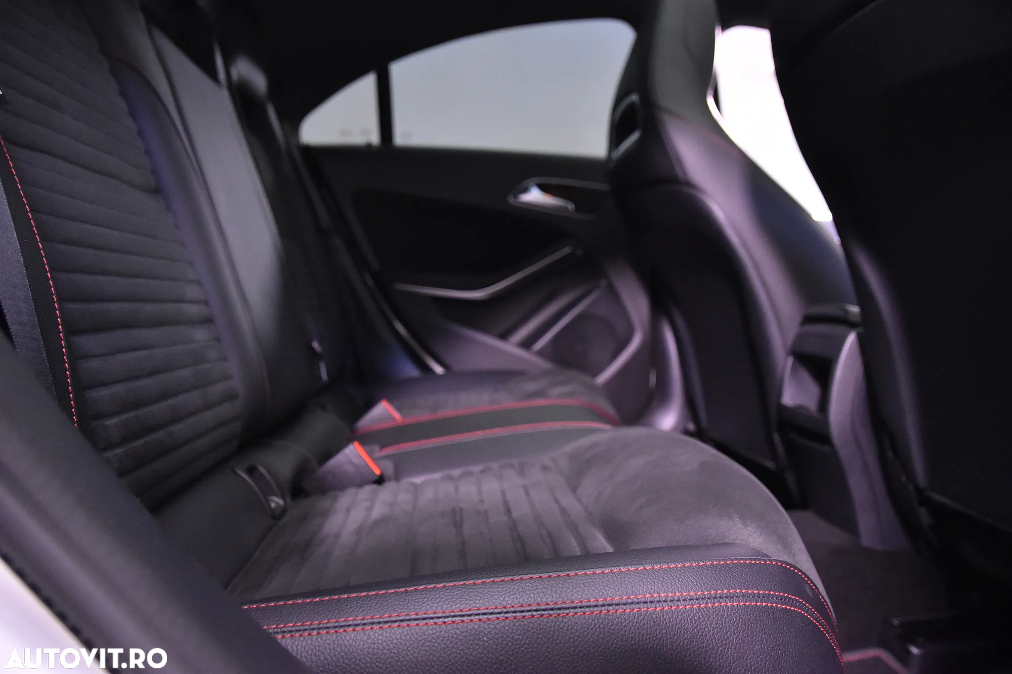 Mercedes-Benz CLA 180 7G-DCT AMG Line - 12