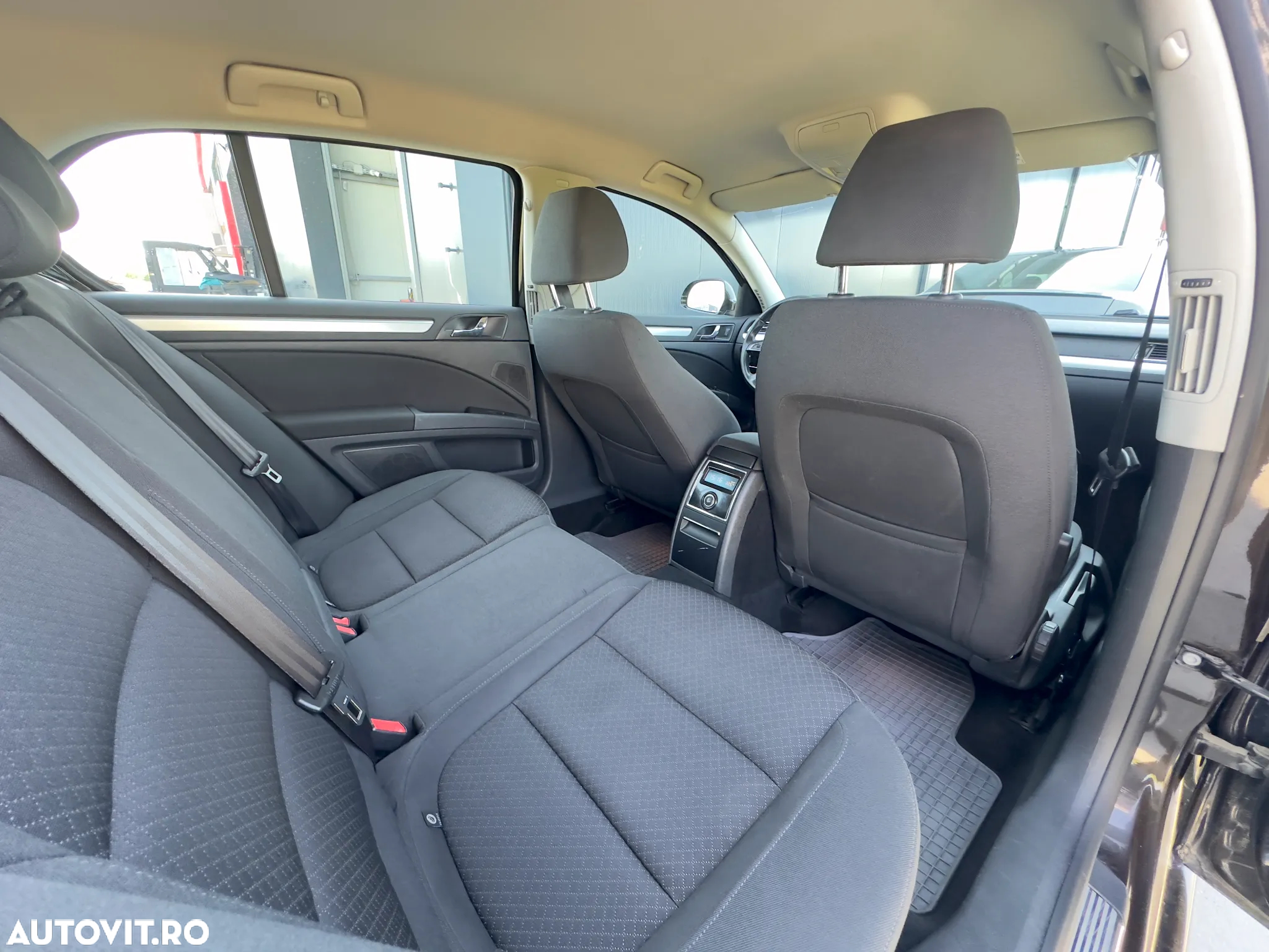 Skoda Superb 2.0 TDI Comfort DSG - 17