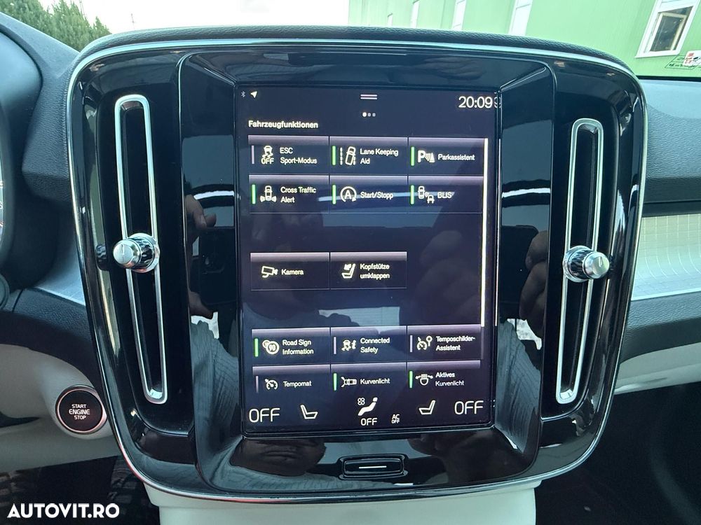 Volvo XC 40 D4 AWD Geartronic Momentum Pro - 24