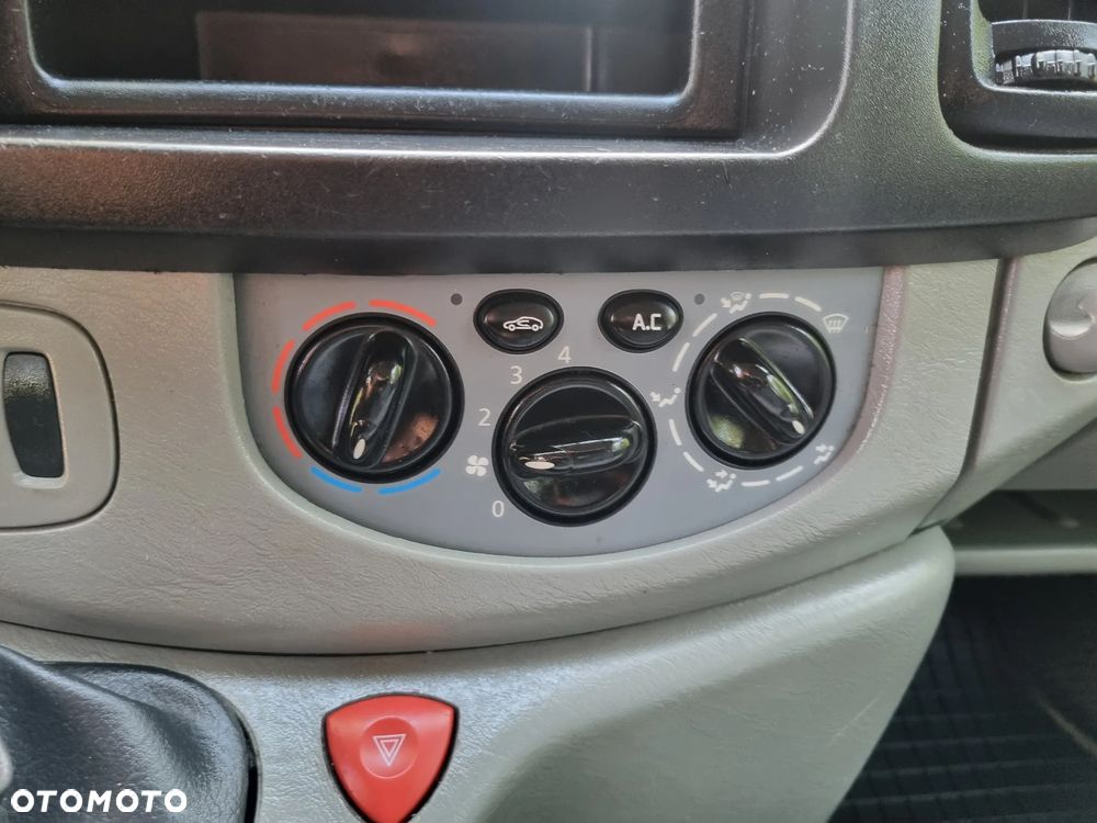 Renault Trafic - 13