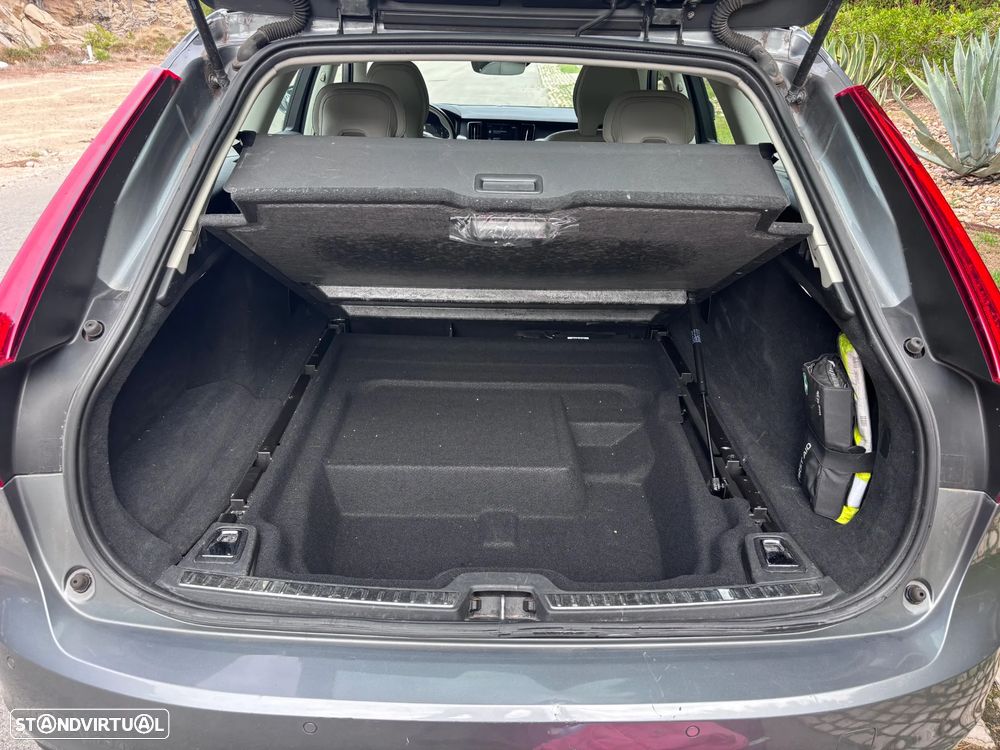 Volvo V90 2.0 D4 Momentum Geartronic - 17