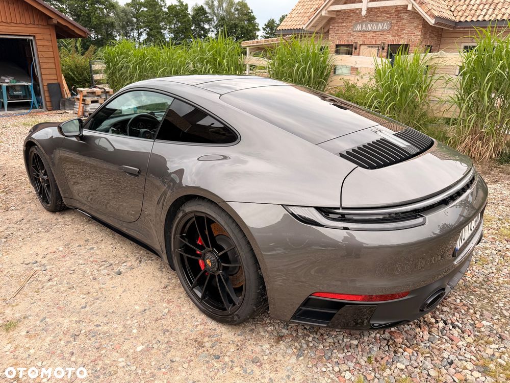 Porsche 911 Carrera GTS - 40