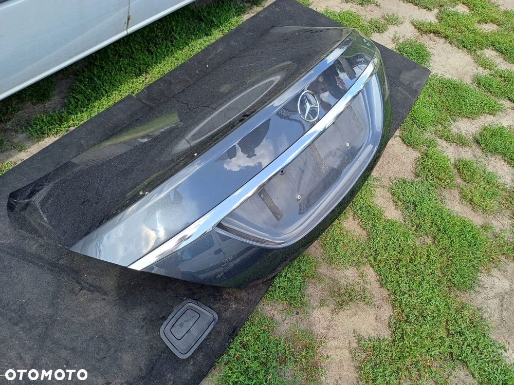 MERCEDES 205 kompletna tylna klapa kolor 755 - 1