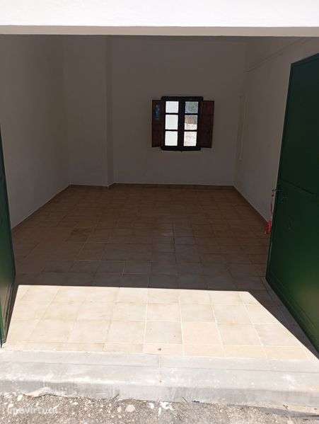 Vendo edifício com duas divisões e logradouro - Grande imagem: 3/6