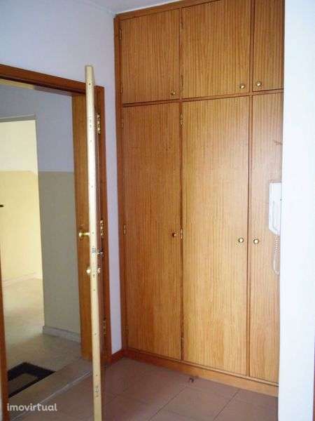Arrendo T2 em Fânzeres com garagem e lareira - Grande imagem: 3/11