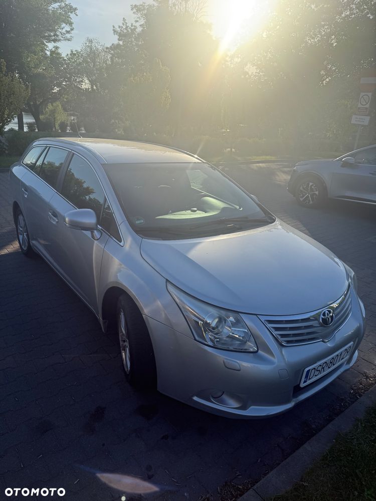 Toyota Avensis 2.0 D-4D Luna - 2