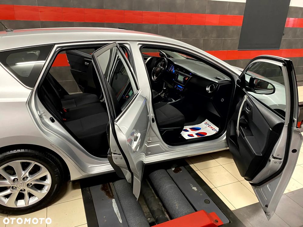 Toyota Auris 2.0 D-4D Life Plus - 21