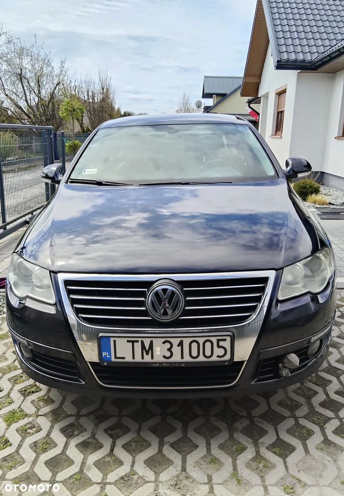 Volkswagen Passat - 1