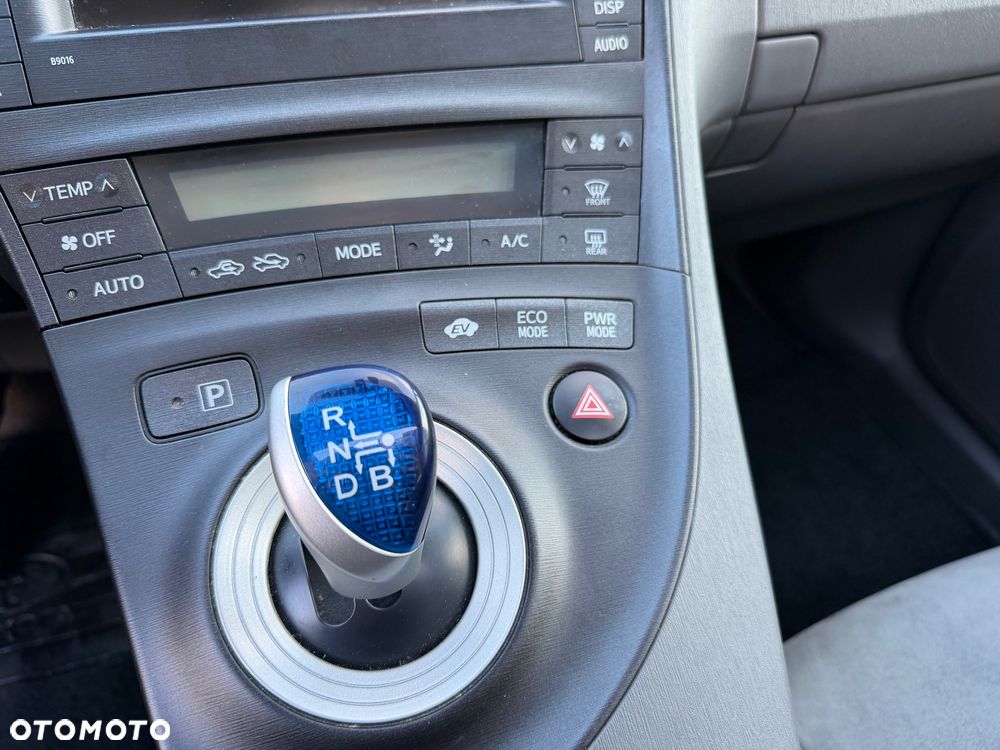 Toyota Prius (Hybrid) Executive - 14