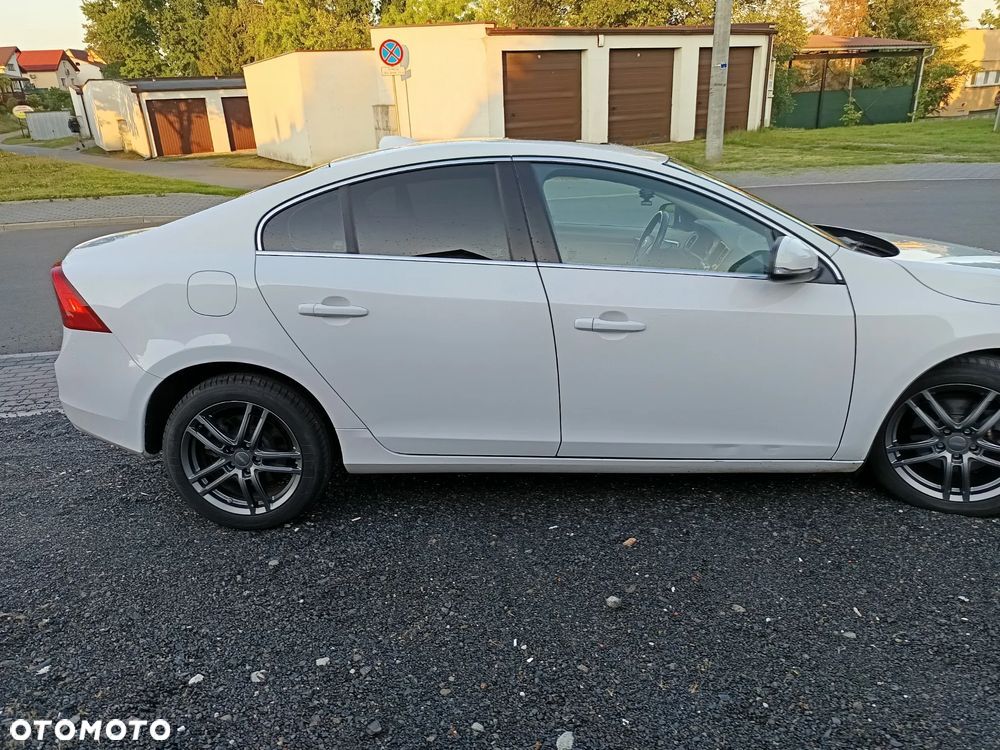Volvo S60 T5 Momentum Pro - 4
