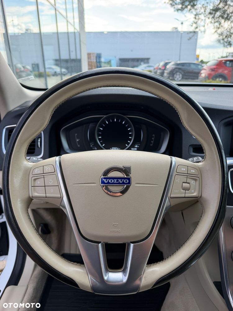 Volvo V60 T3 Geartronic Momentum - 23