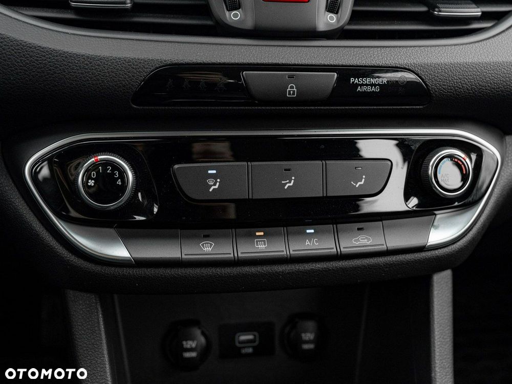 Hyundai i30 1.5 DPI Classic + - 18