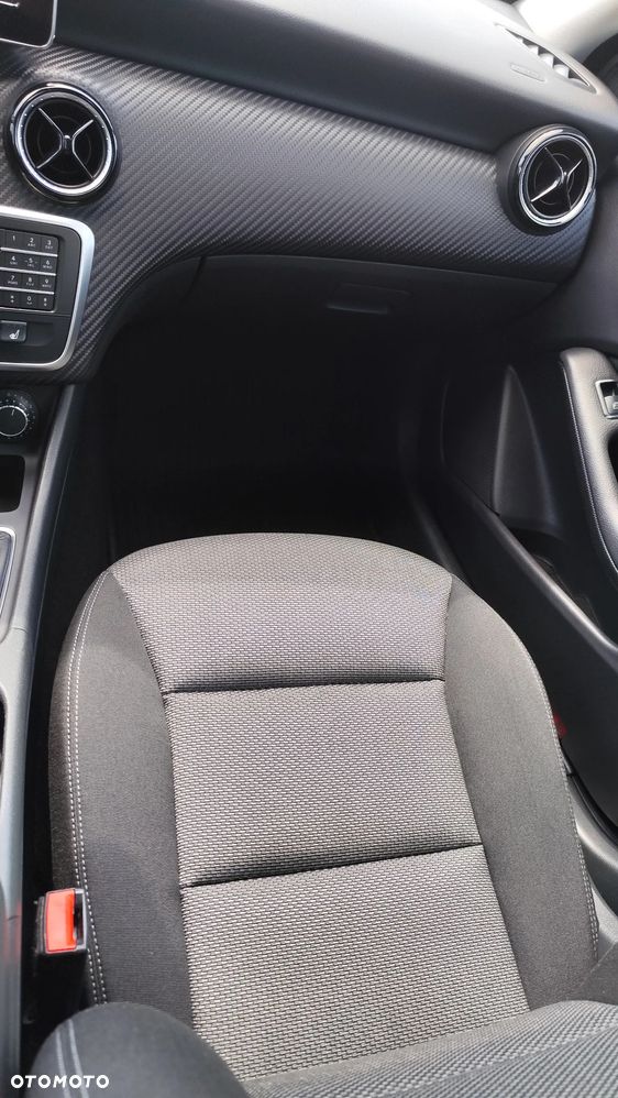 Mercedes-Benz GLA 180 - 28