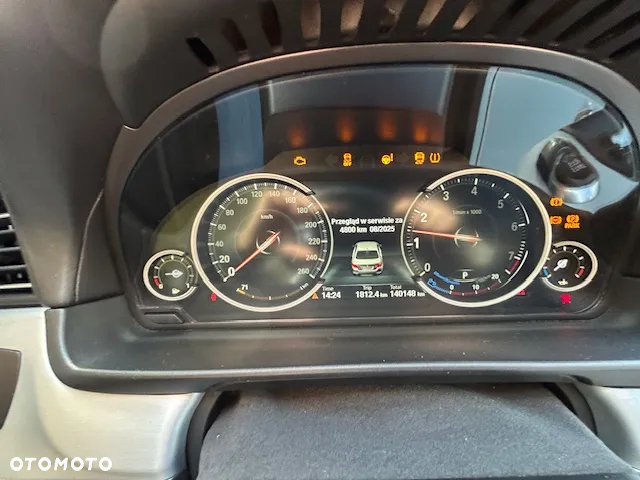 BMW Seria 5 550i xDrive - 8