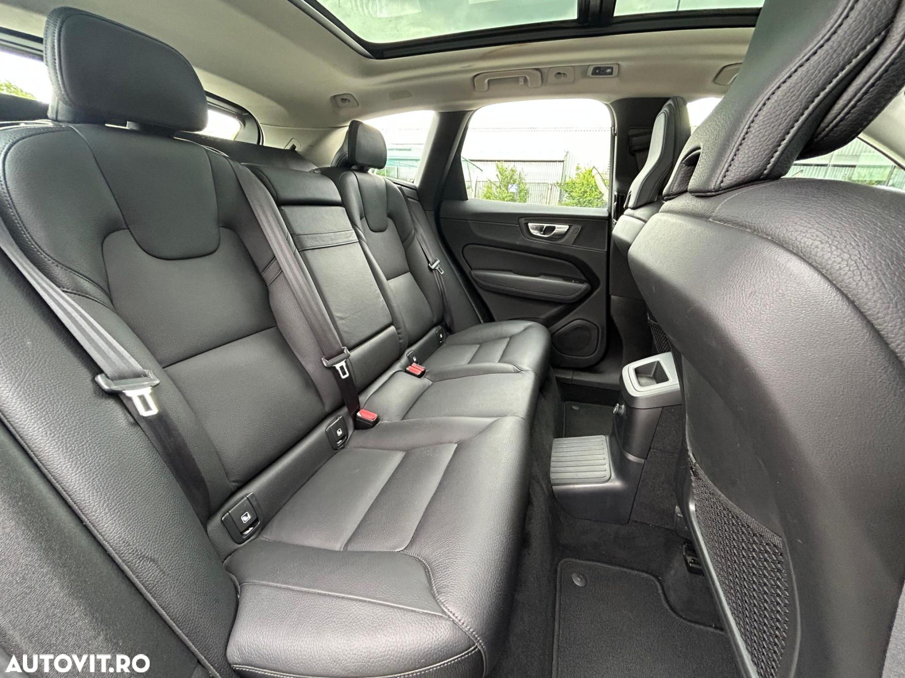 Volvo XC 60 T8 Twin Engine AWD Geartronic Momentum - 16
