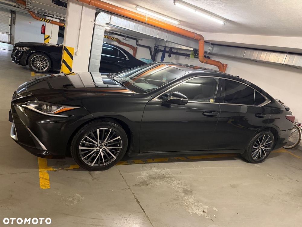 Lexus ES 300h Business Edition - 3