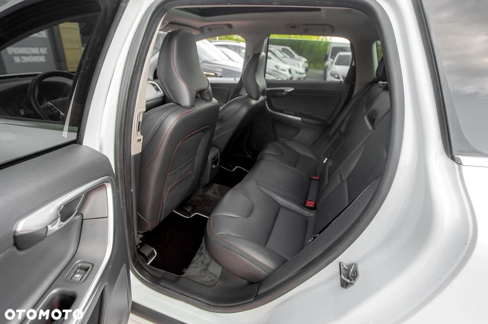 Volvo XC 60 D5 AWD Geartronic Ocean Race - 17