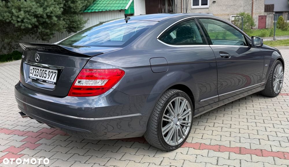 Mercedes-Benz Klasa C 250 CGI BlueEff - 14