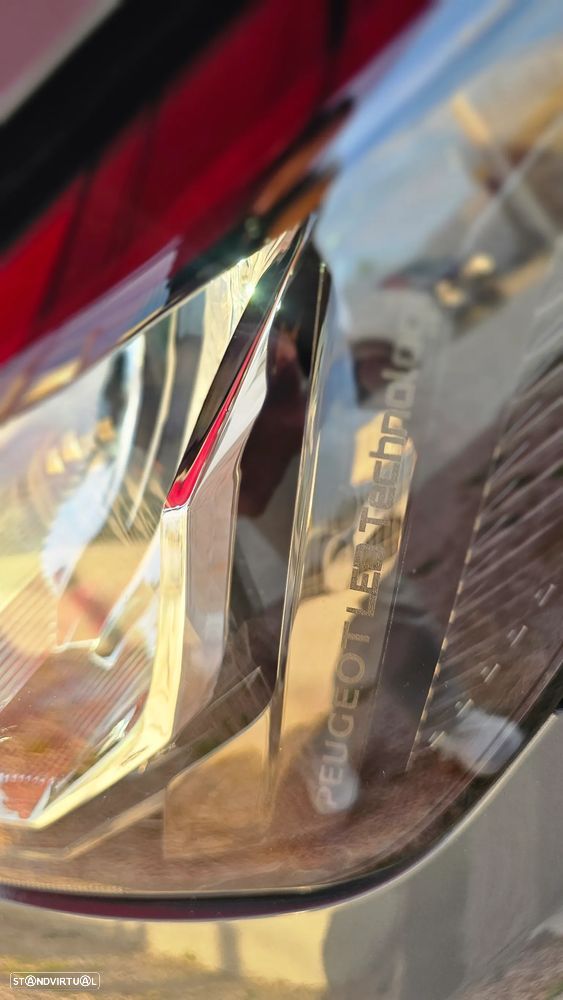 Peugeot 208 1.2 Hybrid Allure e-DCS6 - 50