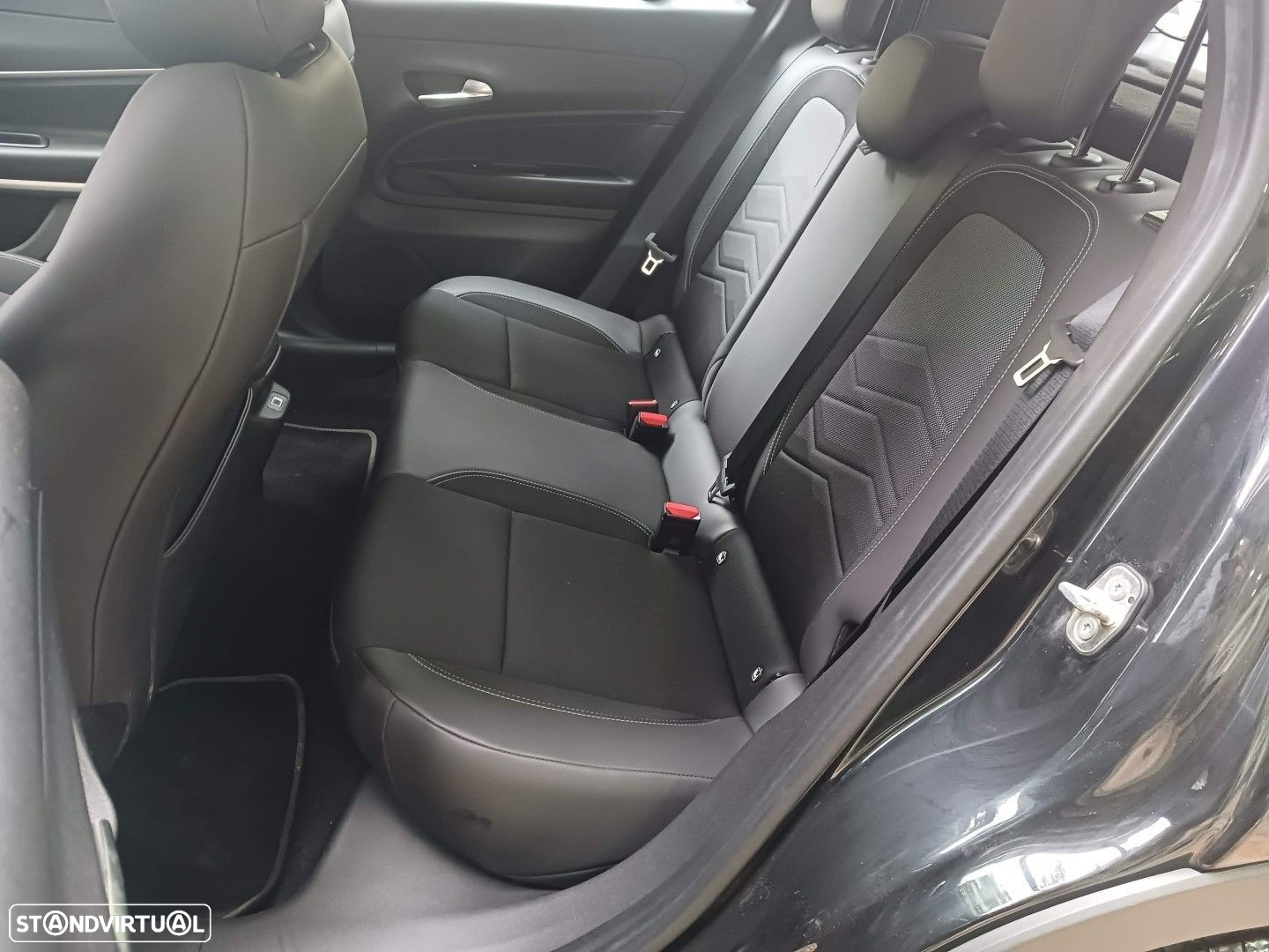Jeep Avenger 1.2 GSE T3 Altitude - 32