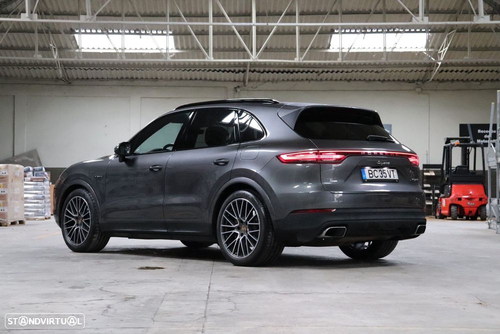 Porsche Cayenne - 30