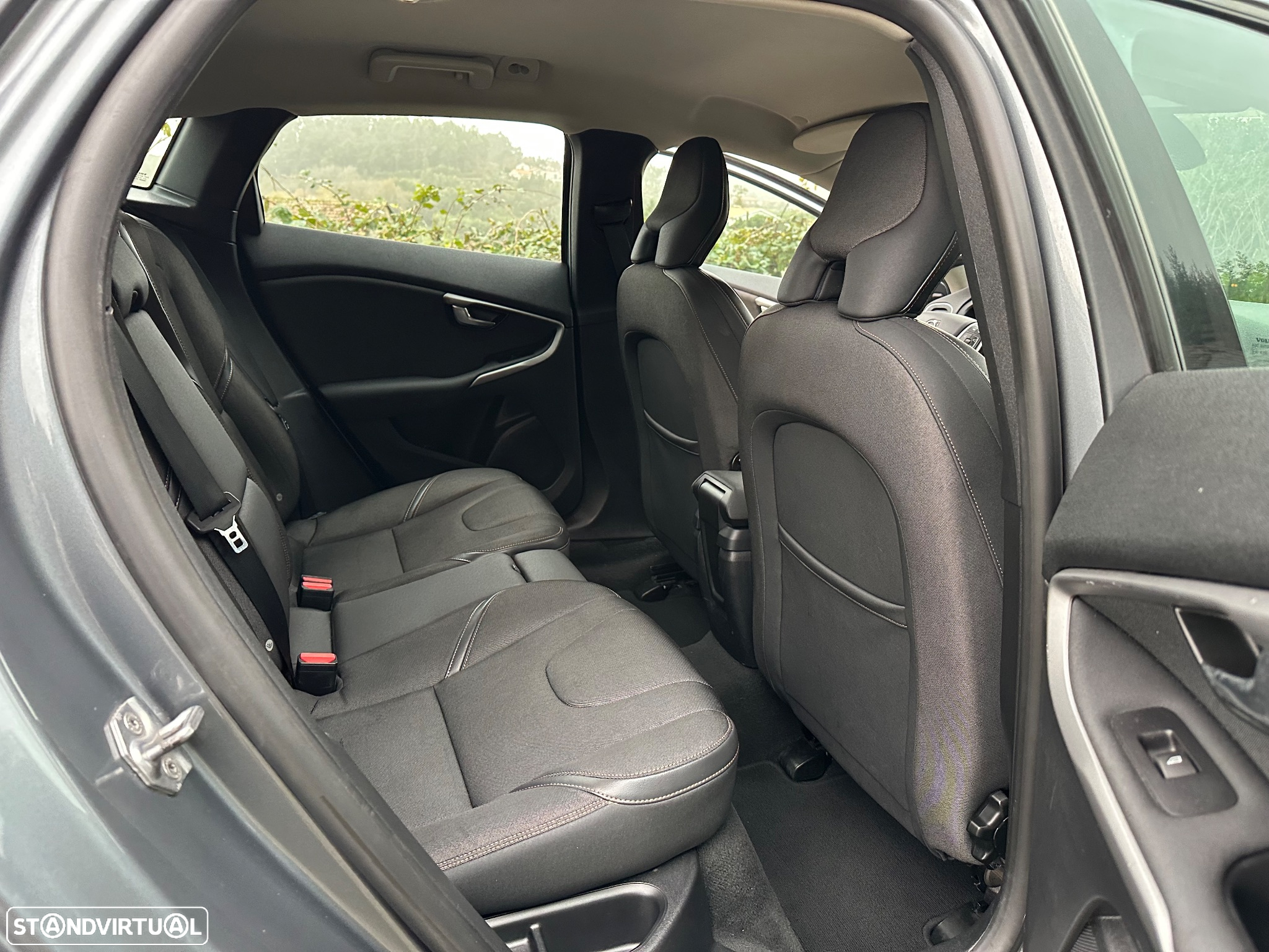 Volvo V40 Cross Country 2.0 D2 Momentum - 13