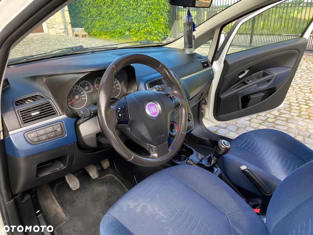 Fiat Grande Punto - 11