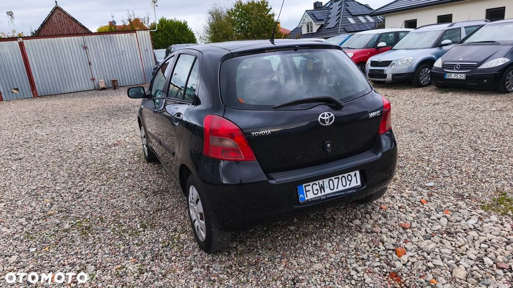 Toyota Yaris - 10